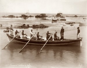 Kilátás egy csónakra és a kikötő szikláira Jaffában, 1867-96 körül